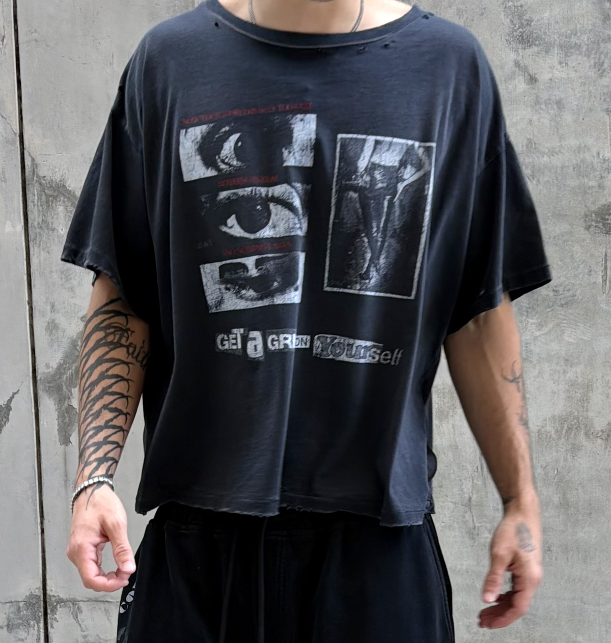GET A GRIP TEE