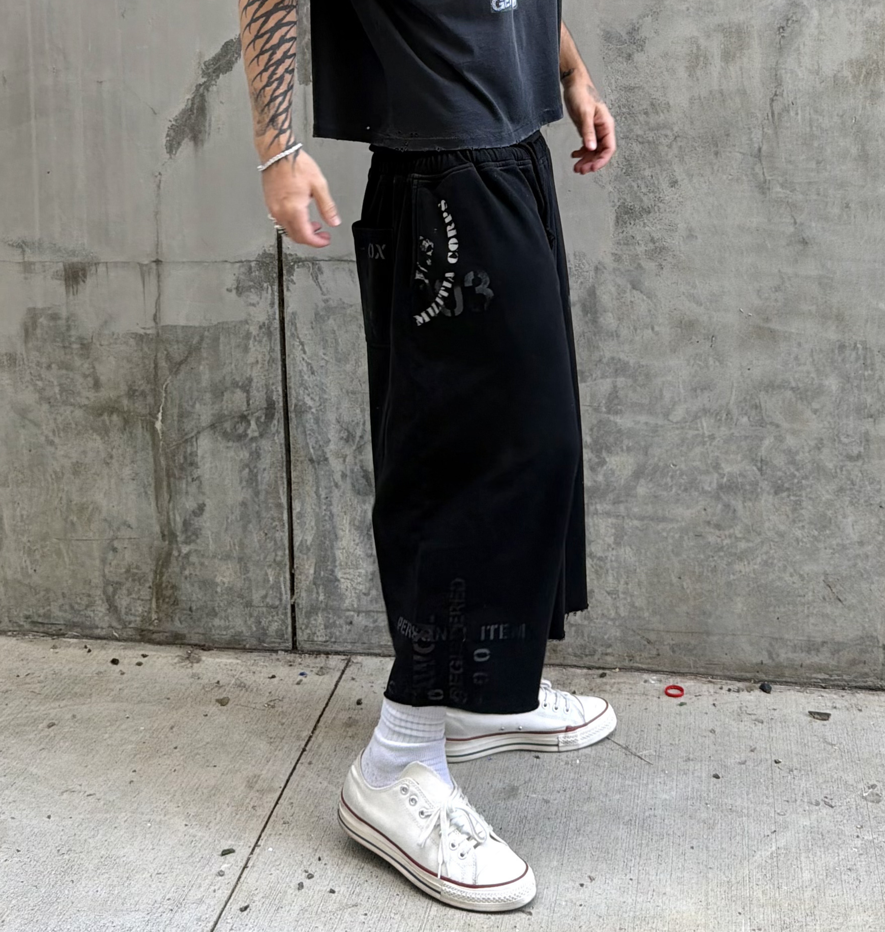 STANDARD ISSUE 3/4 SWEAT SHORTS