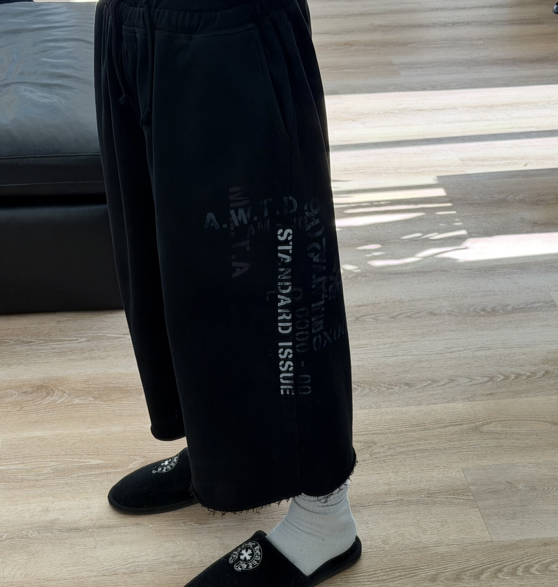 STANDARD ISSUE 3/4 SWEAT SHORTS